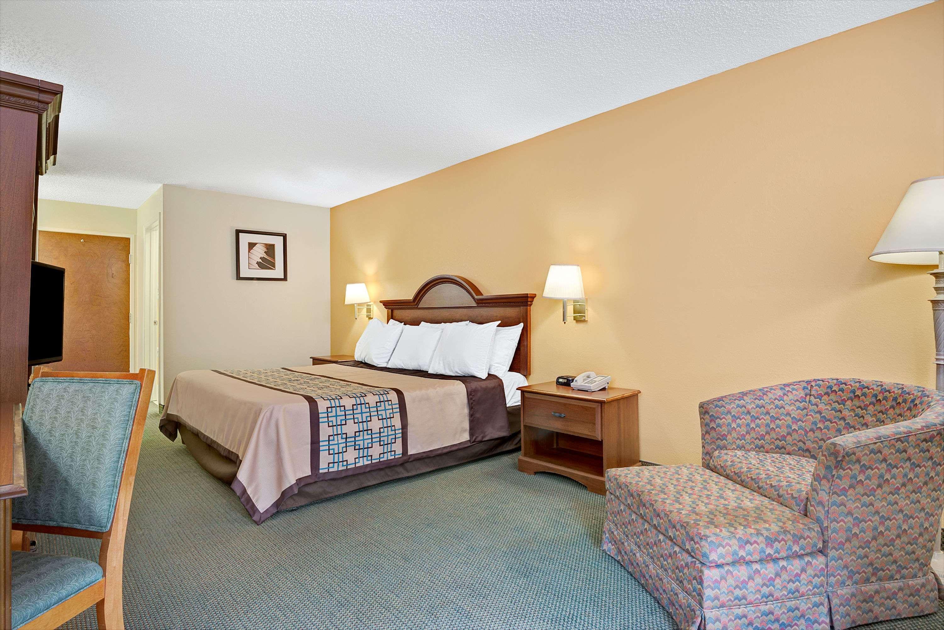 Days Inn By Wyndham Burlington East Haw River Buitenkant foto