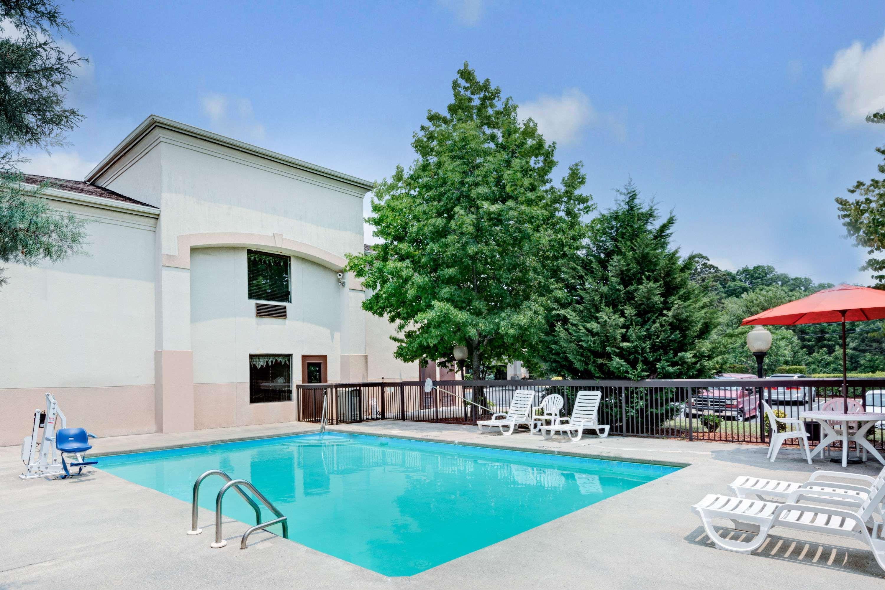 Days Inn By Wyndham Burlington East Haw River Buitenkant foto