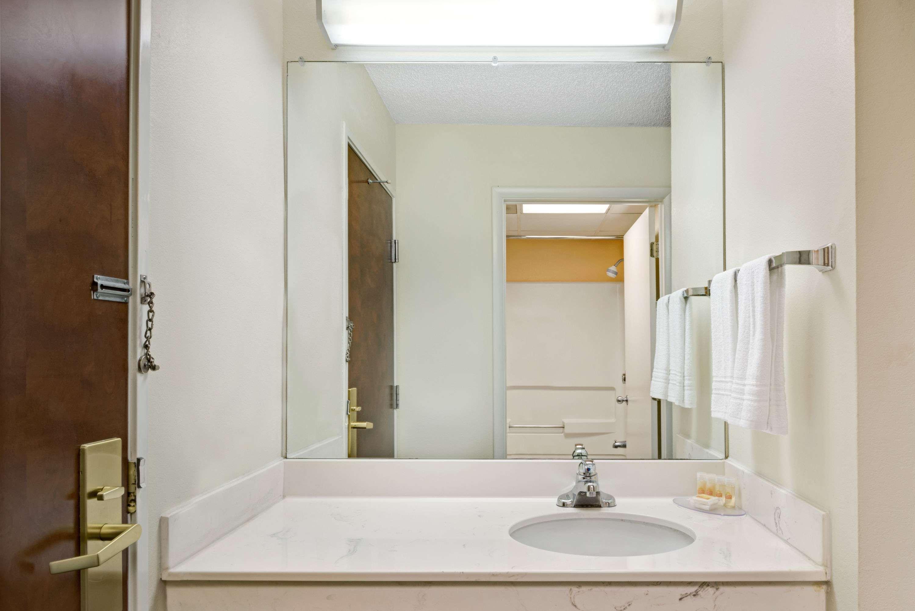 Days Inn By Wyndham Burlington East Haw River Buitenkant foto