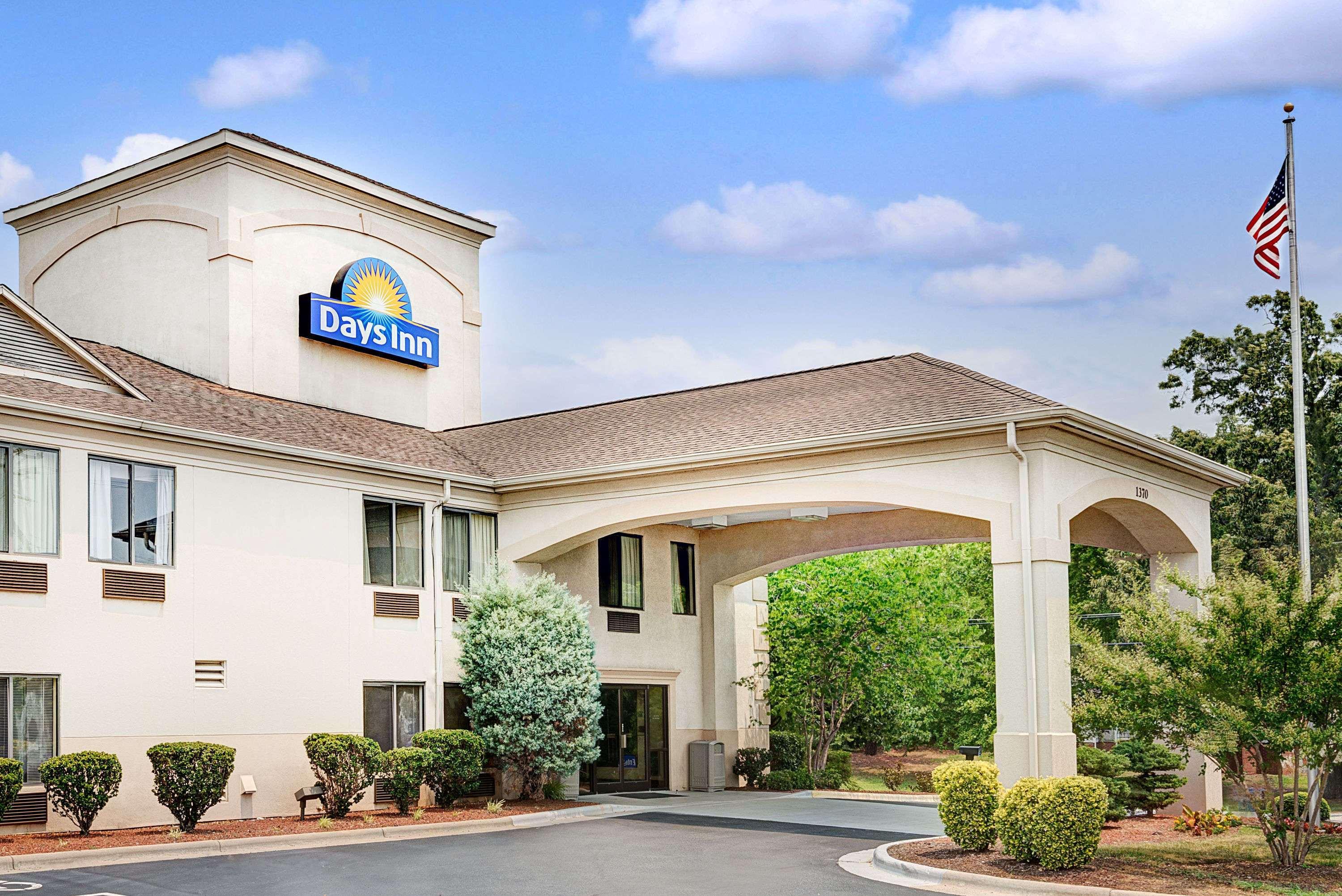 Days Inn By Wyndham Burlington East Haw River Buitenkant foto